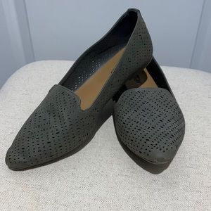Olive Seychelles flats. Size 7.5 condition like new